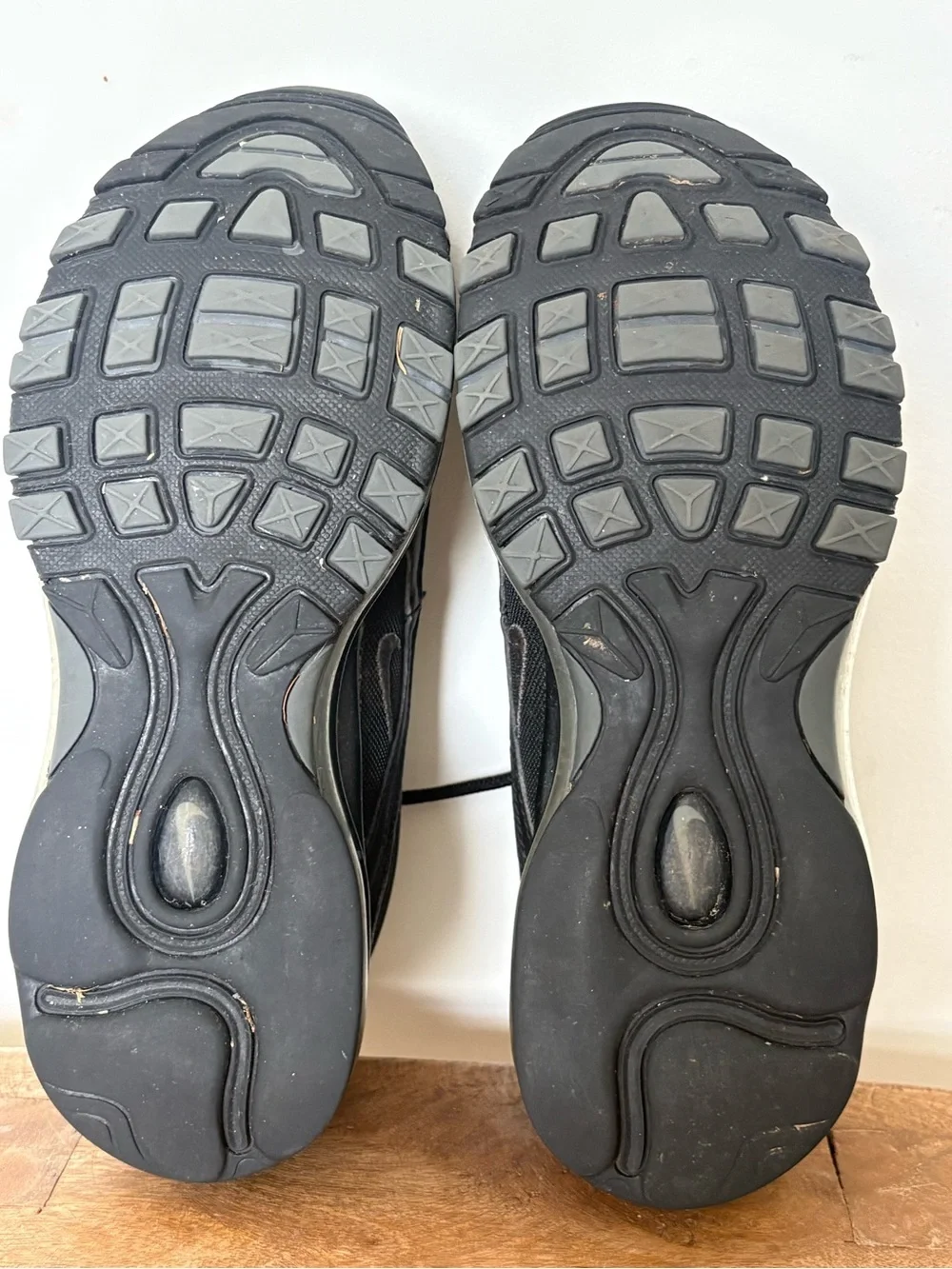 Nike Air Max 97 Womens Triple Black Athletic Sneakers Size 7